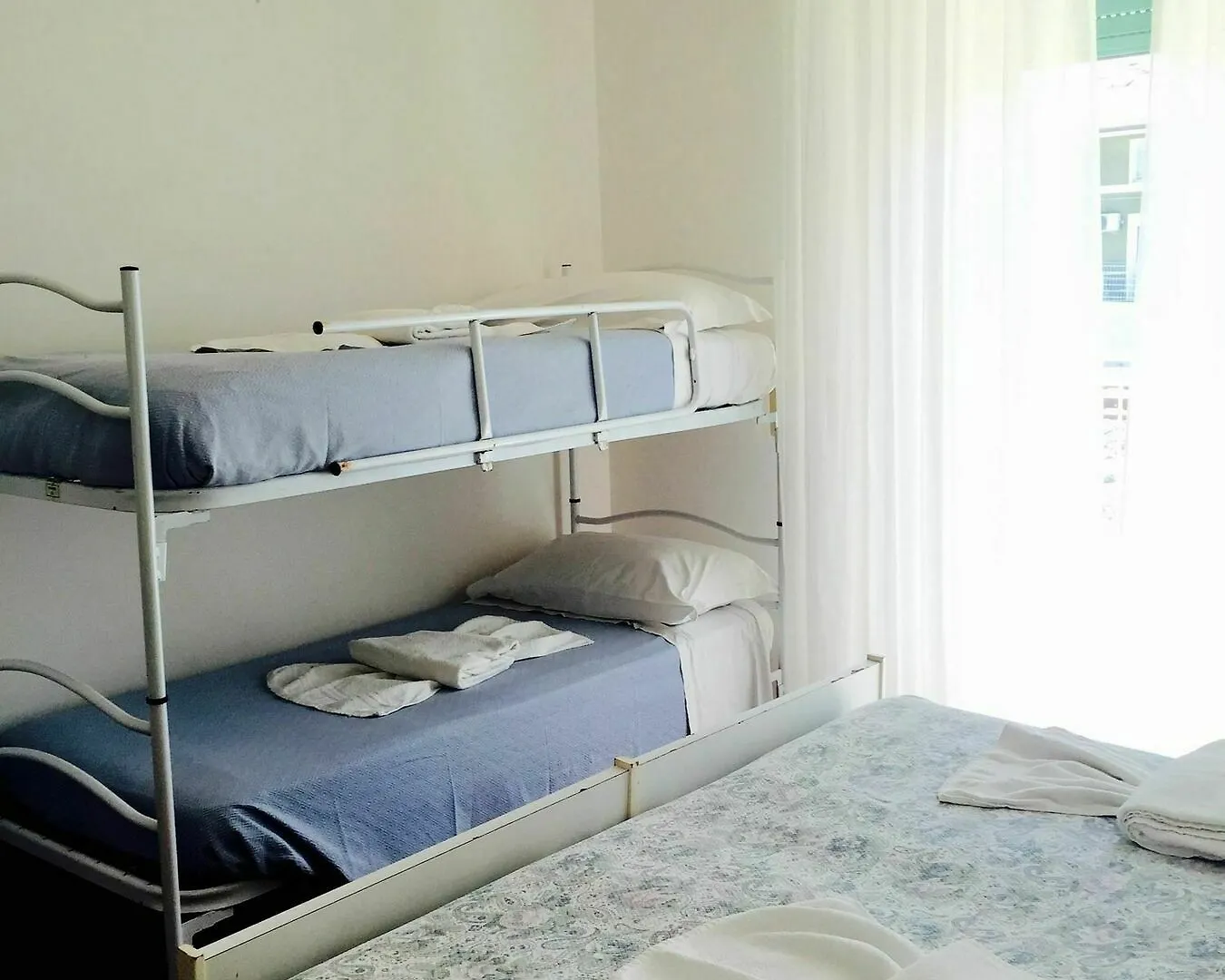 Albergo Leonarda Rimini 2*,